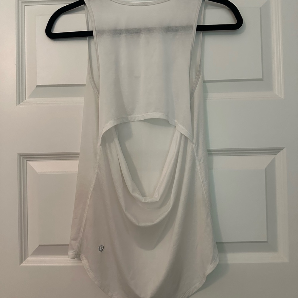 Lot of 2 white lululemon tank tops sz4